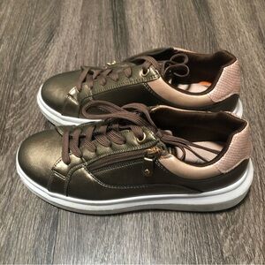 C Guimarães Sneakers - Side Zipper & White Platform Sole - Women's EU 38 US 7.5